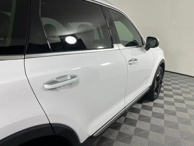 Used 2023 White Kia S image 9