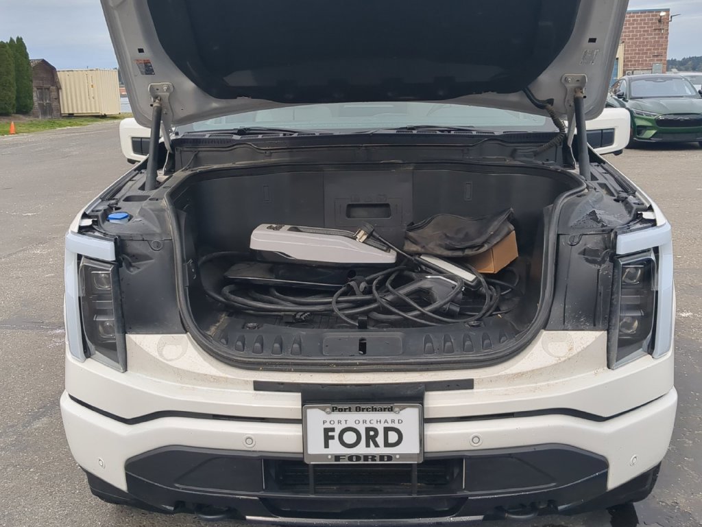 Used 2023 White Metallic Ford Platinum image 22