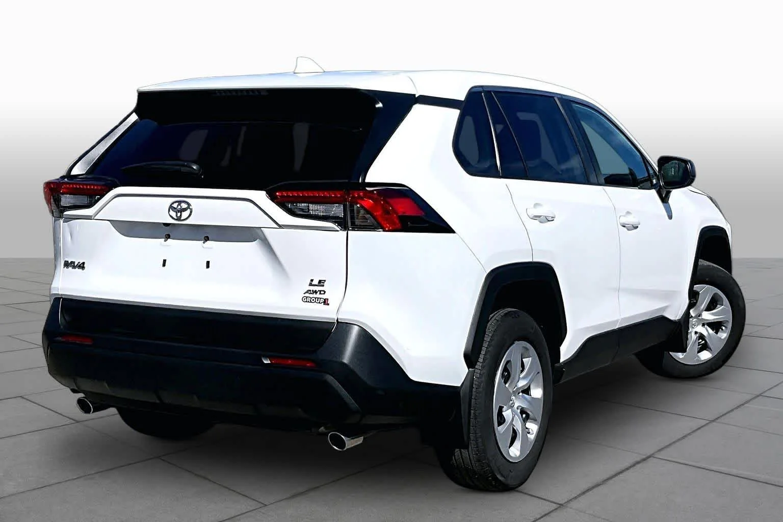 Used 2023 Ice Cap Toyota LE image 13