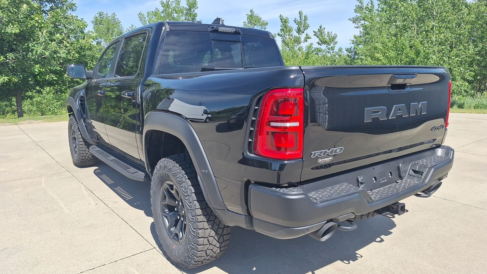New 2026 Diamond Black Crystal Pearl-Coat Exterior Paint RAM RHO image 6