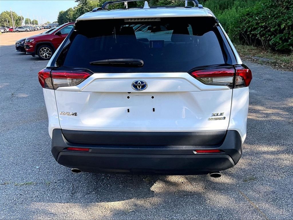 Used 2024 White Toyota XLE image 10