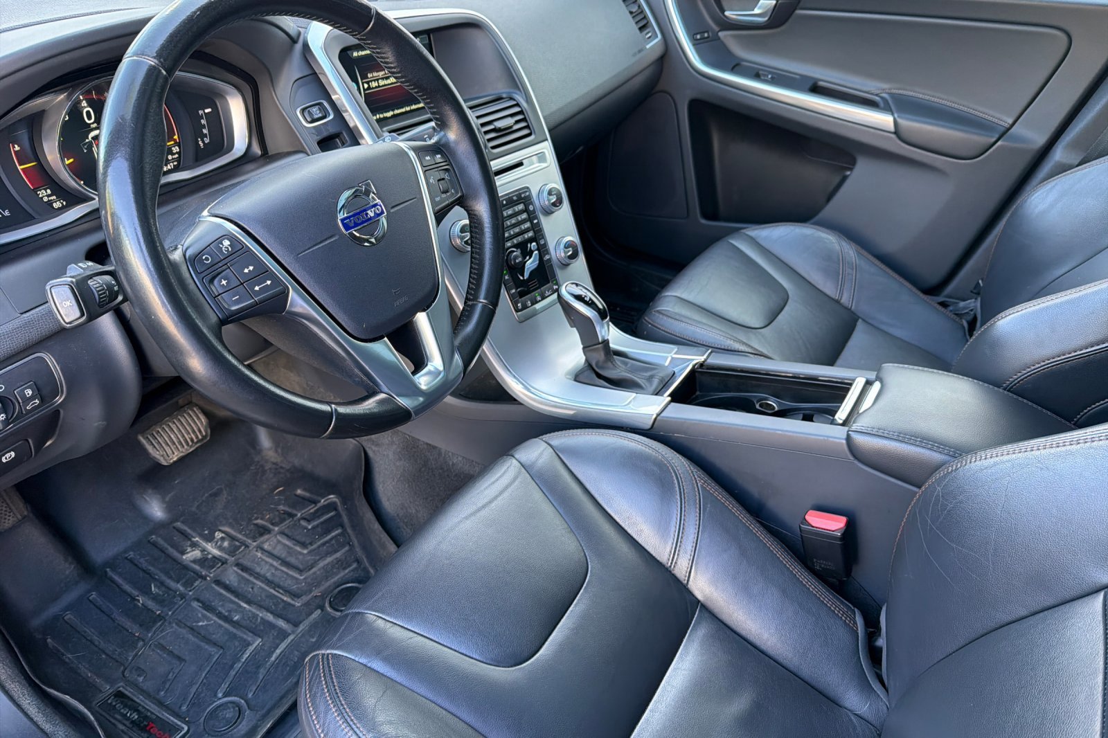 Used 2017 Silver Volvo Dynamic image 8