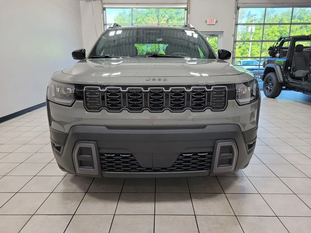 New 2026 Sting-Gray Clear-Coat Exterior Paint Jeep Limited image 2