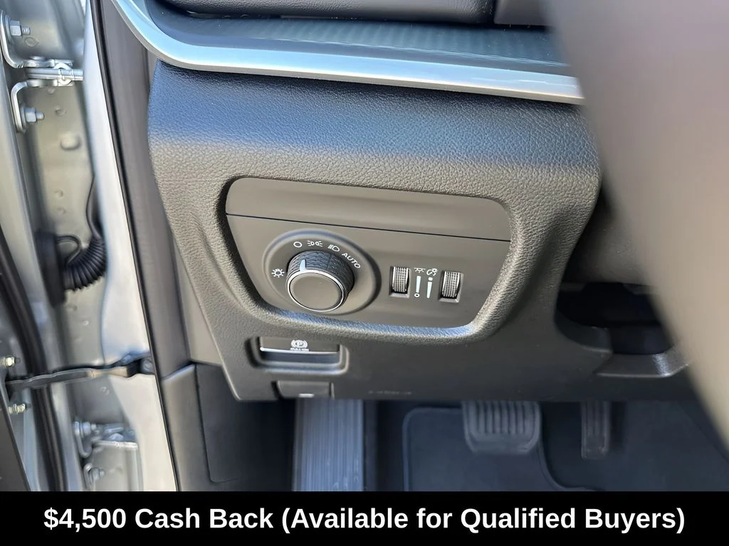 New 2026 Silver Zynith Exterior Paint Jeep Laredo X image 31