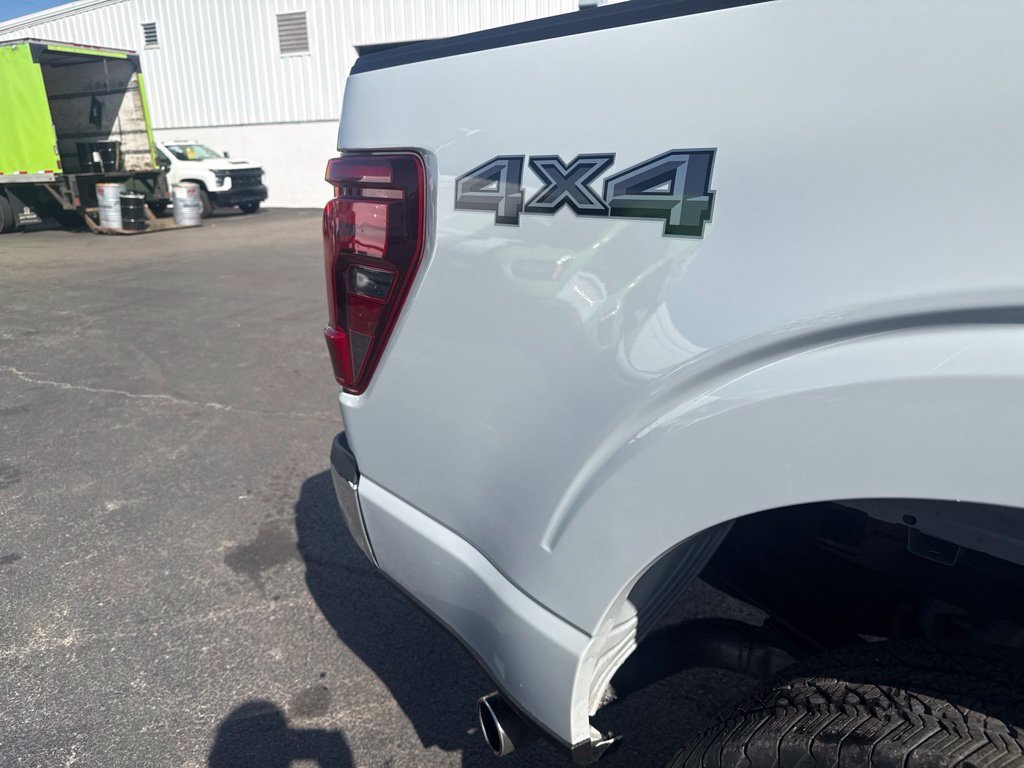 Used 2024  Ford Lariat image 19