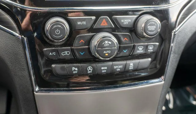Used 2022 White Jeep Limited image 29