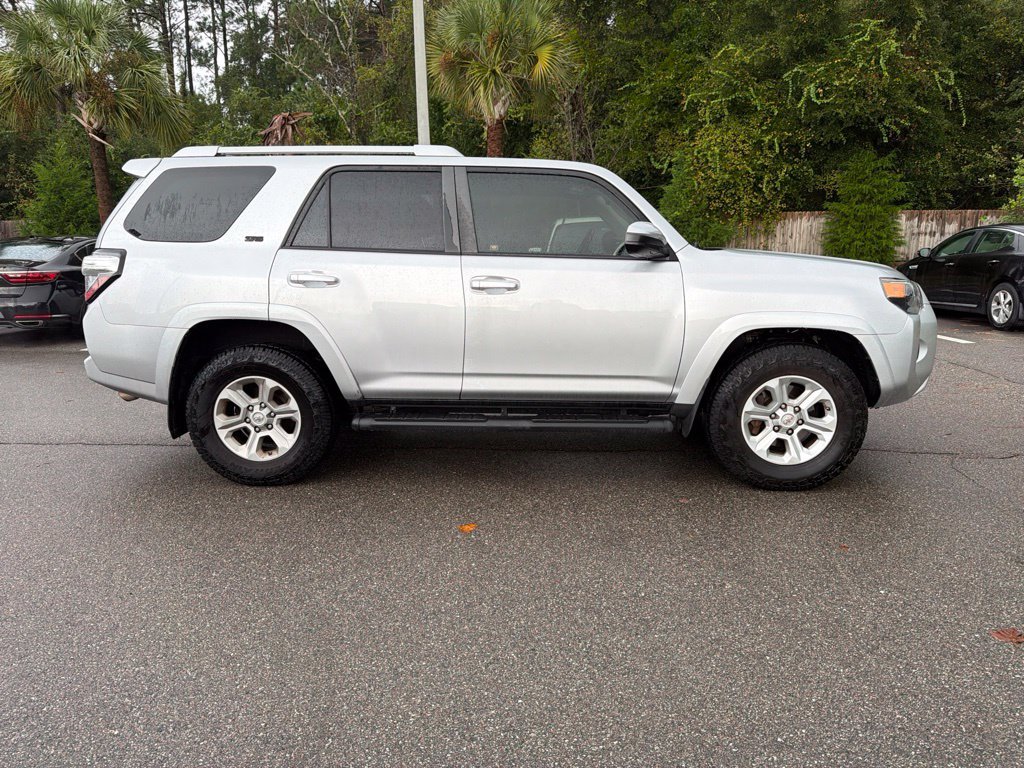 Used 2018 Classic Silver Metallic Toyota SR5 image 3