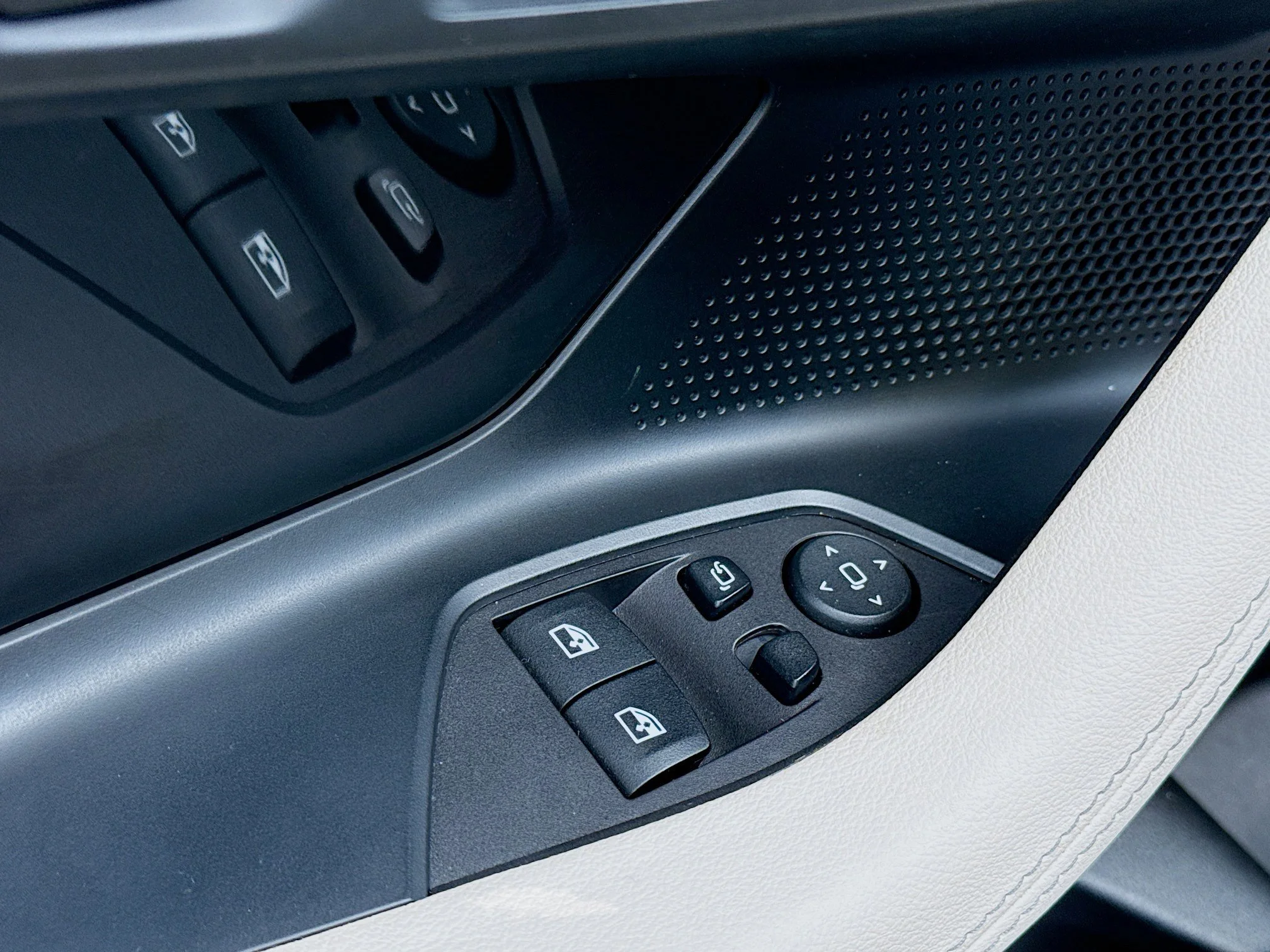 Used 2025 Skyscraper Grey Metallic BMW M240i image 21