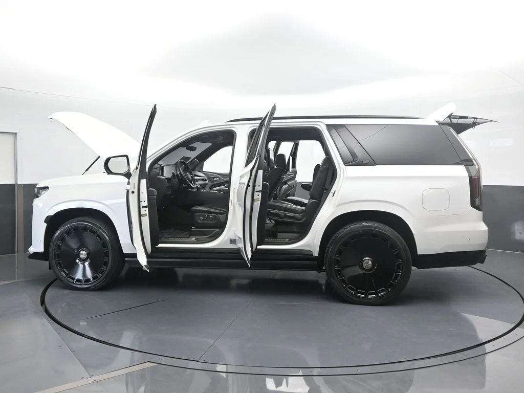 Used 2023 Crystal White Tricoat Cadillac V-Series image 103