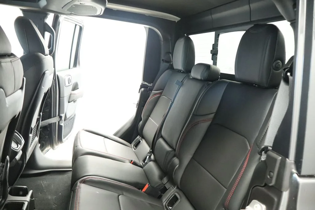 New 2026 Granite Crystal Metallic Clear-Coat Exterior Paint Jeep Rubicon X image 22