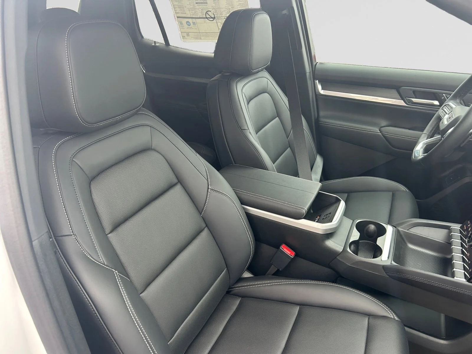 New 2027 Summit White GMC AWD Elevation image 12