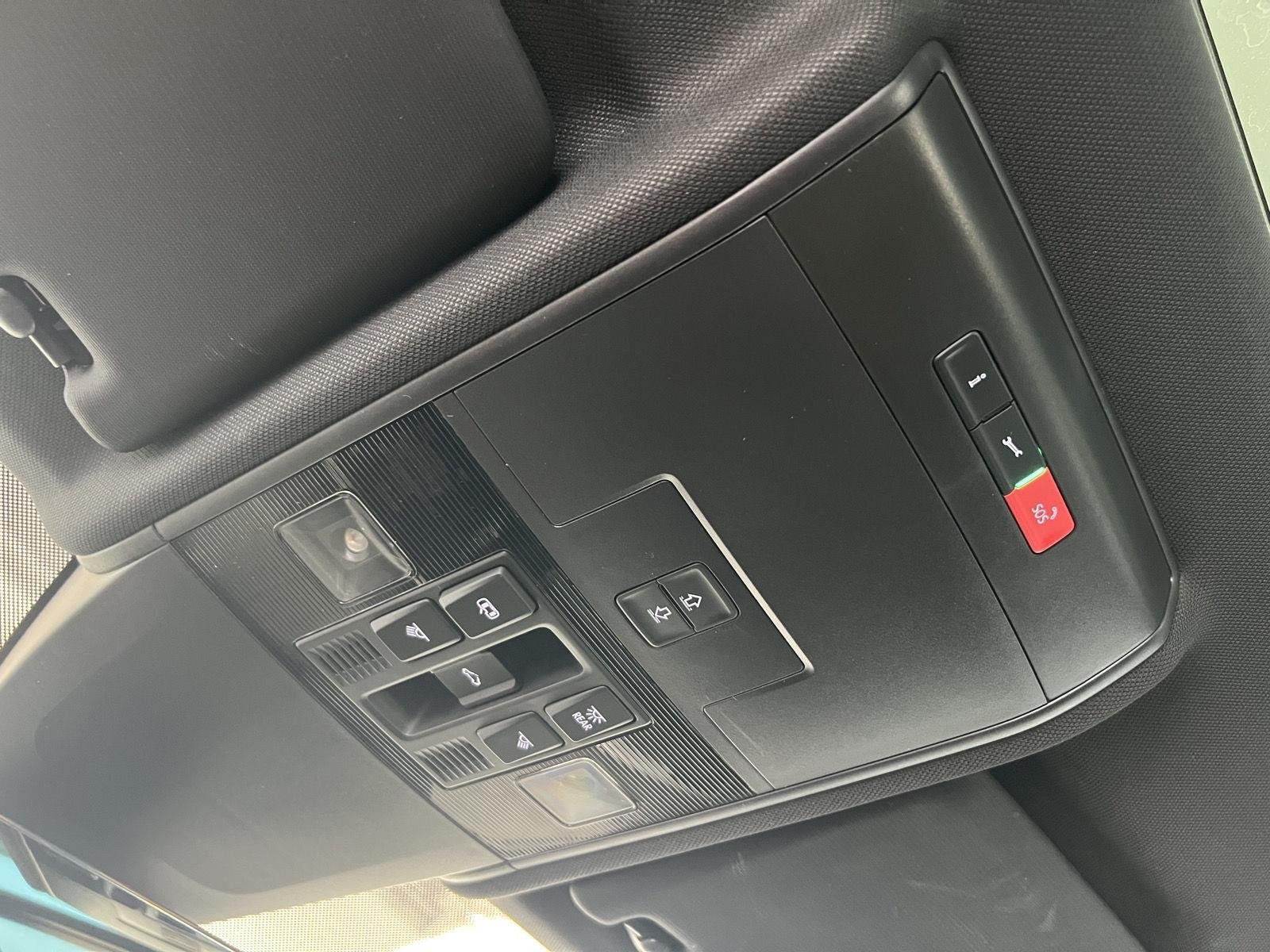 2022 Volkswagen Atlas Cross Sport SEL R-Line - Photo 23
