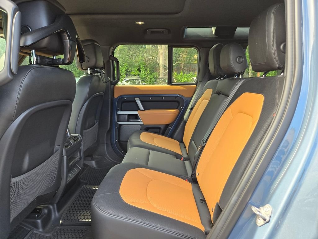 Used 2024 Tasman Blue Metallic Land Rover X-Dynamic SE image 15