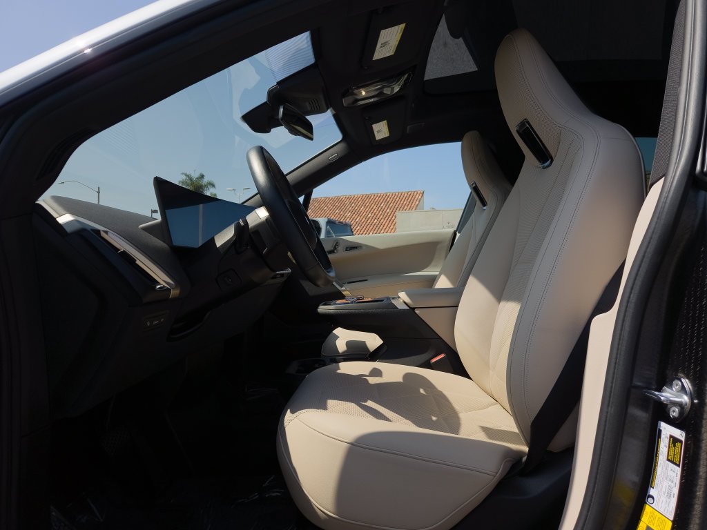 Certified Used 2023 Mineral White Metallic BMW M60 image 8