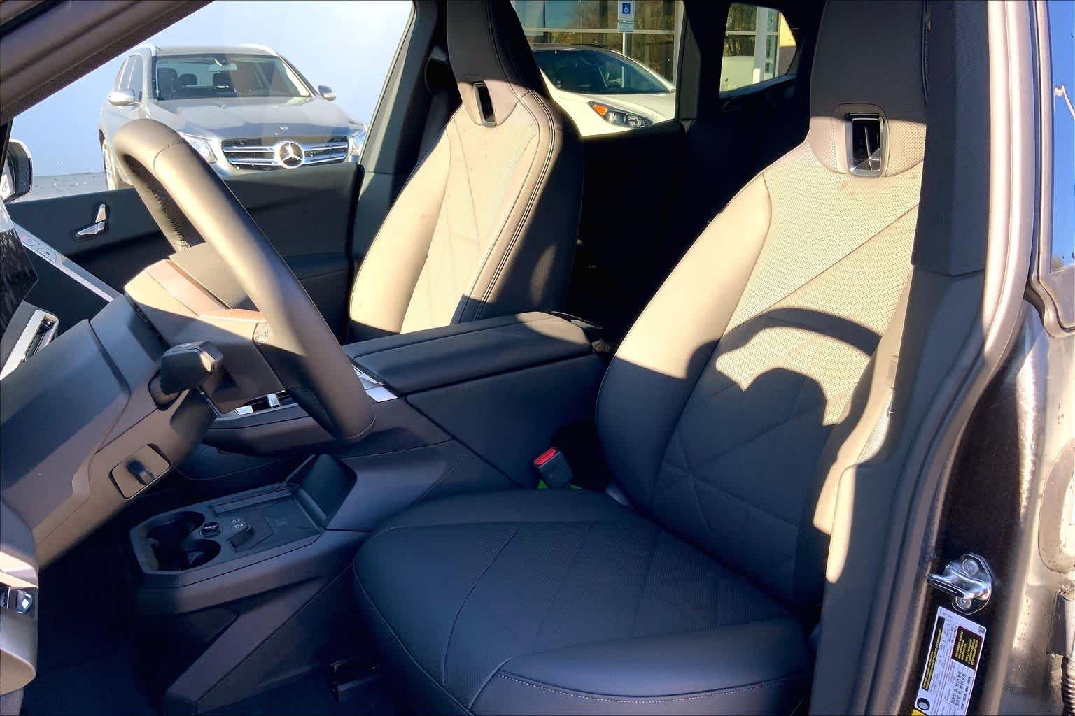 2025 BMW iX 50 - Photo 9