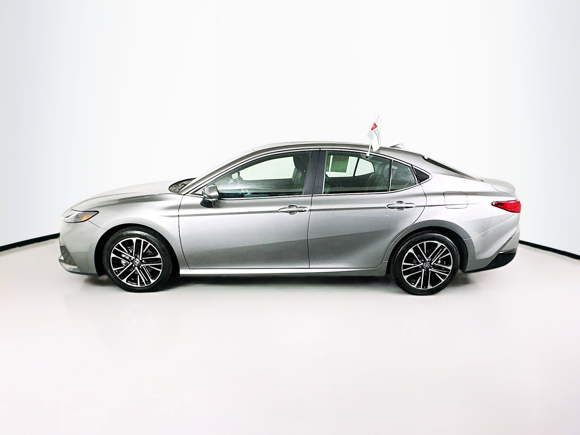 2025 Toyota Camry thumbnail 8