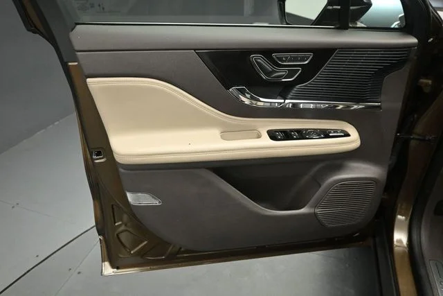 Certified Used 2022 Bronze Smoke Metallic Premium Colorant Lincoln Reserve image 20