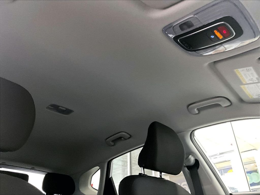 Used 2025 Atlas White Hyundai SEL image 22