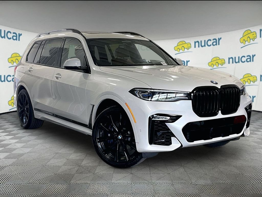 2022 BMW X7 M50i's photo