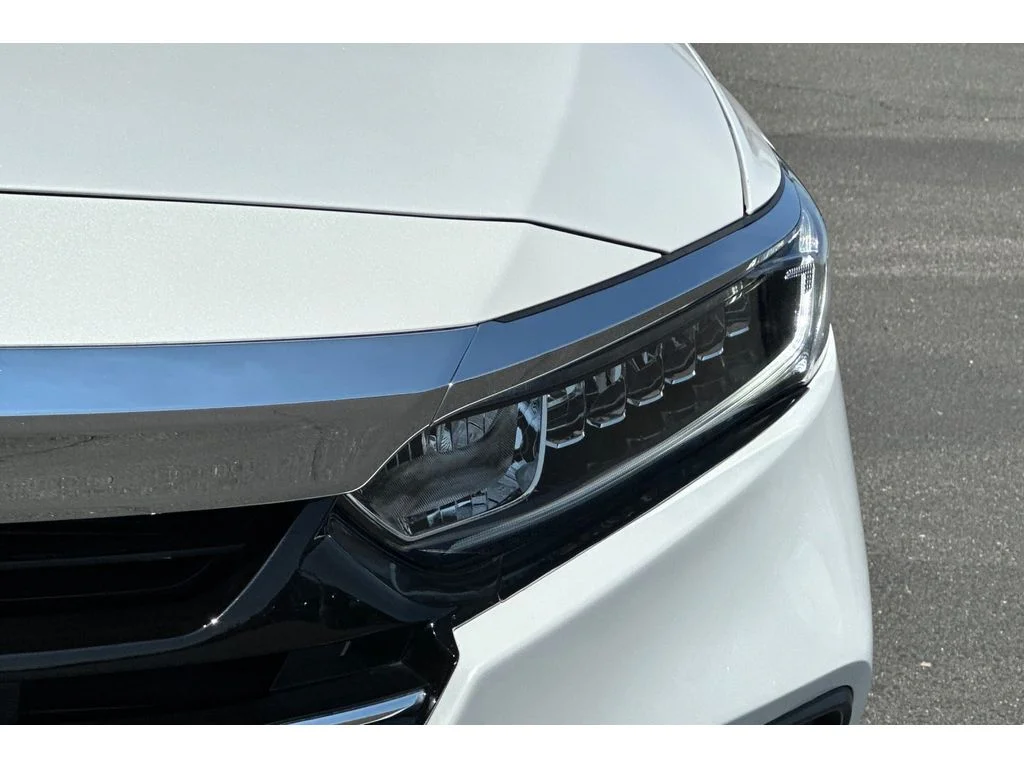 Used 2022 Platinum White Pearl Honda LX image 19