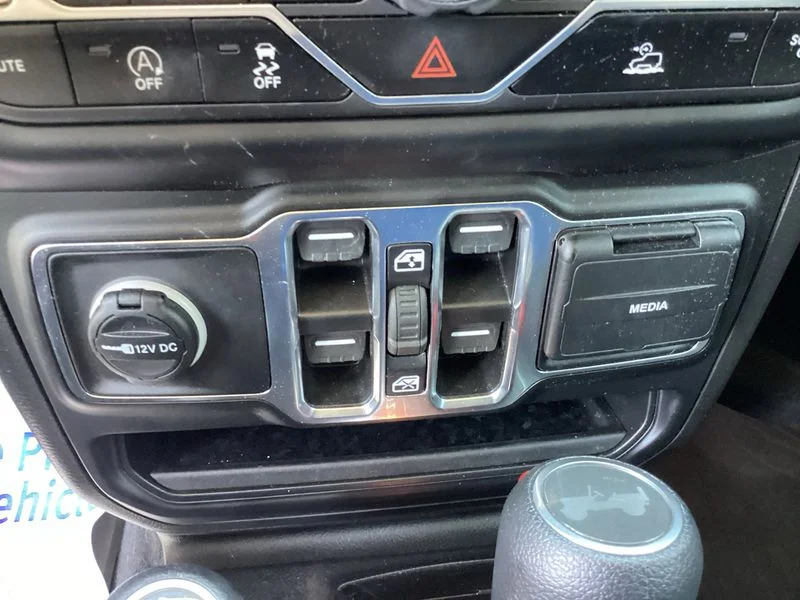 Used 2023 Black Jeep Sport S image 39