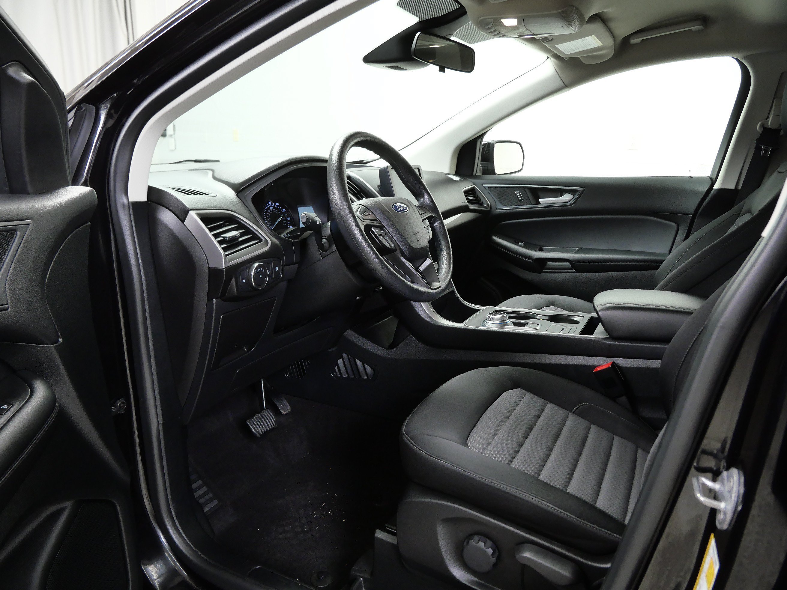 Used 2022 Black Ford SE image 12