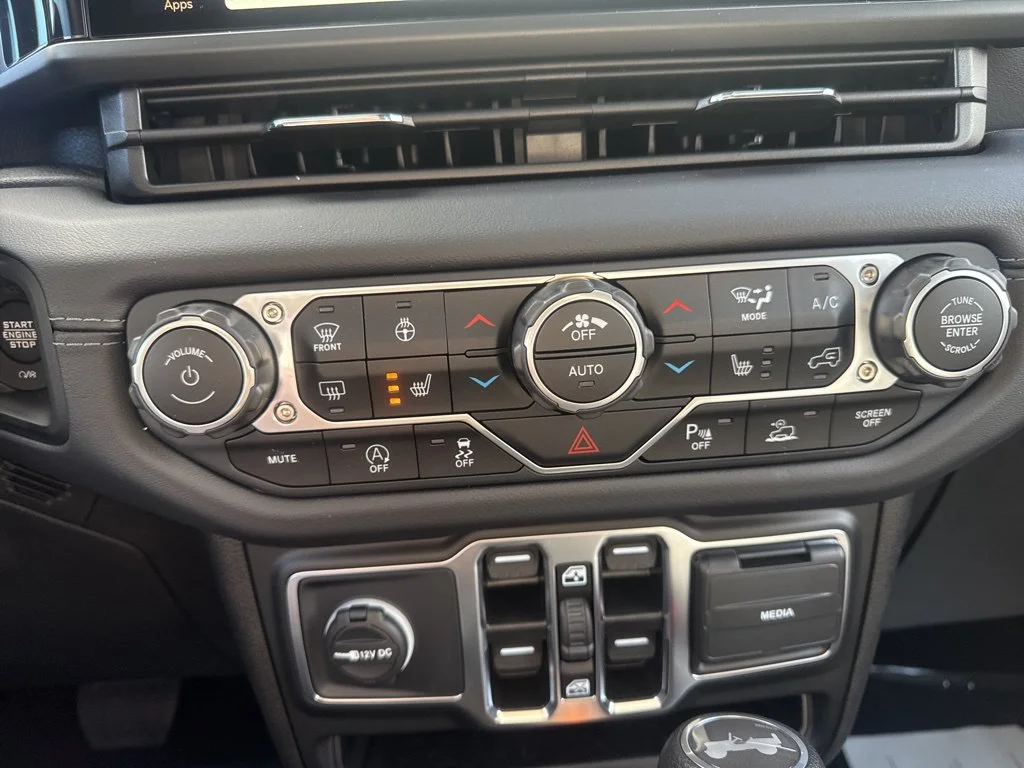 Used 2025 Blue Jeep Sahara image 28