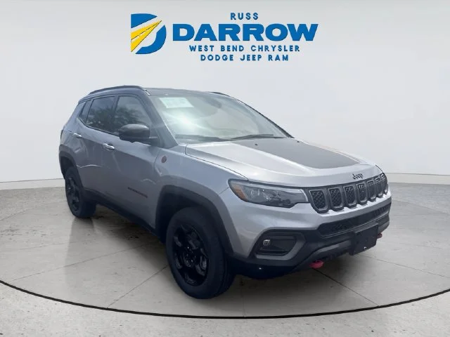 Used 2023 Silver Jeep Trailhawk image 3