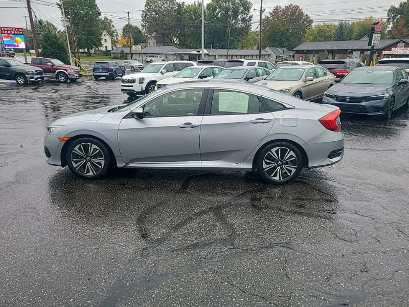 Used 2018  Honda EX-T image 3