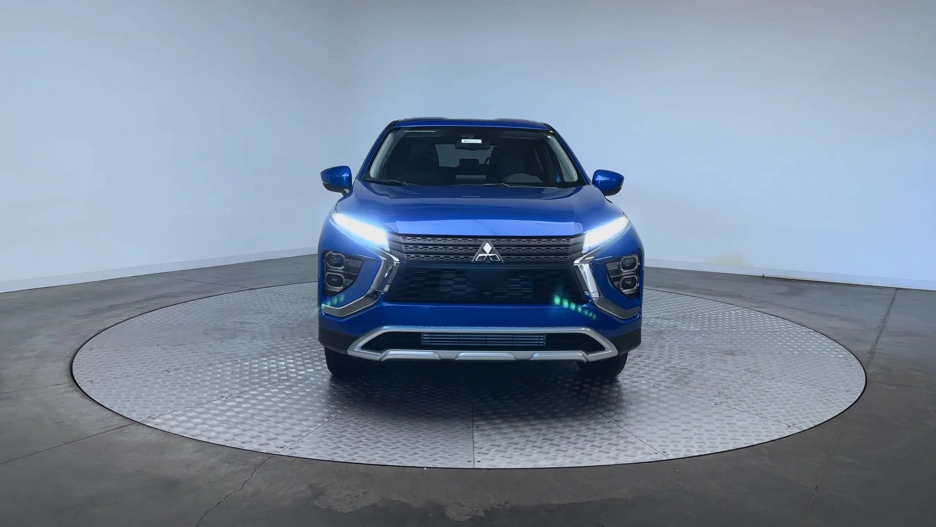 New 2026 Lightning Blue Metallic Mitsubishi SE image 3