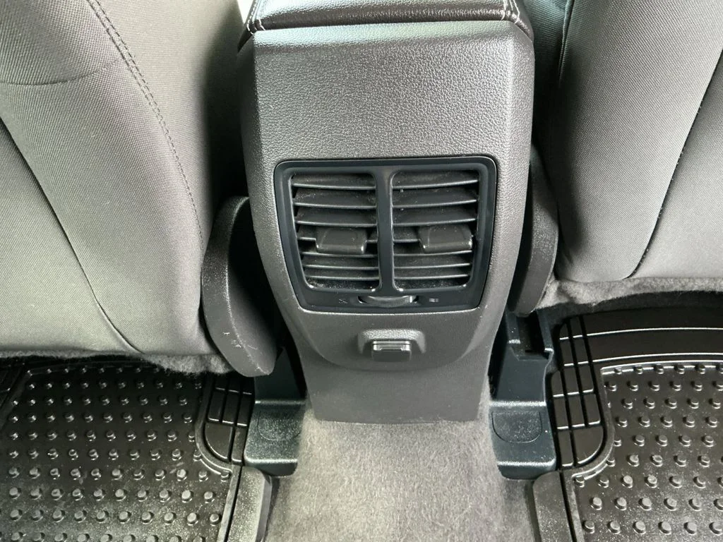 Used 2017 Blue Ford SE image 26