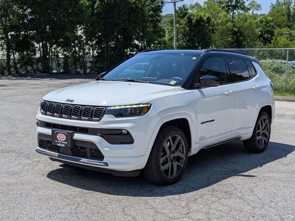 Used 2025 White Jeep Limited image 9
