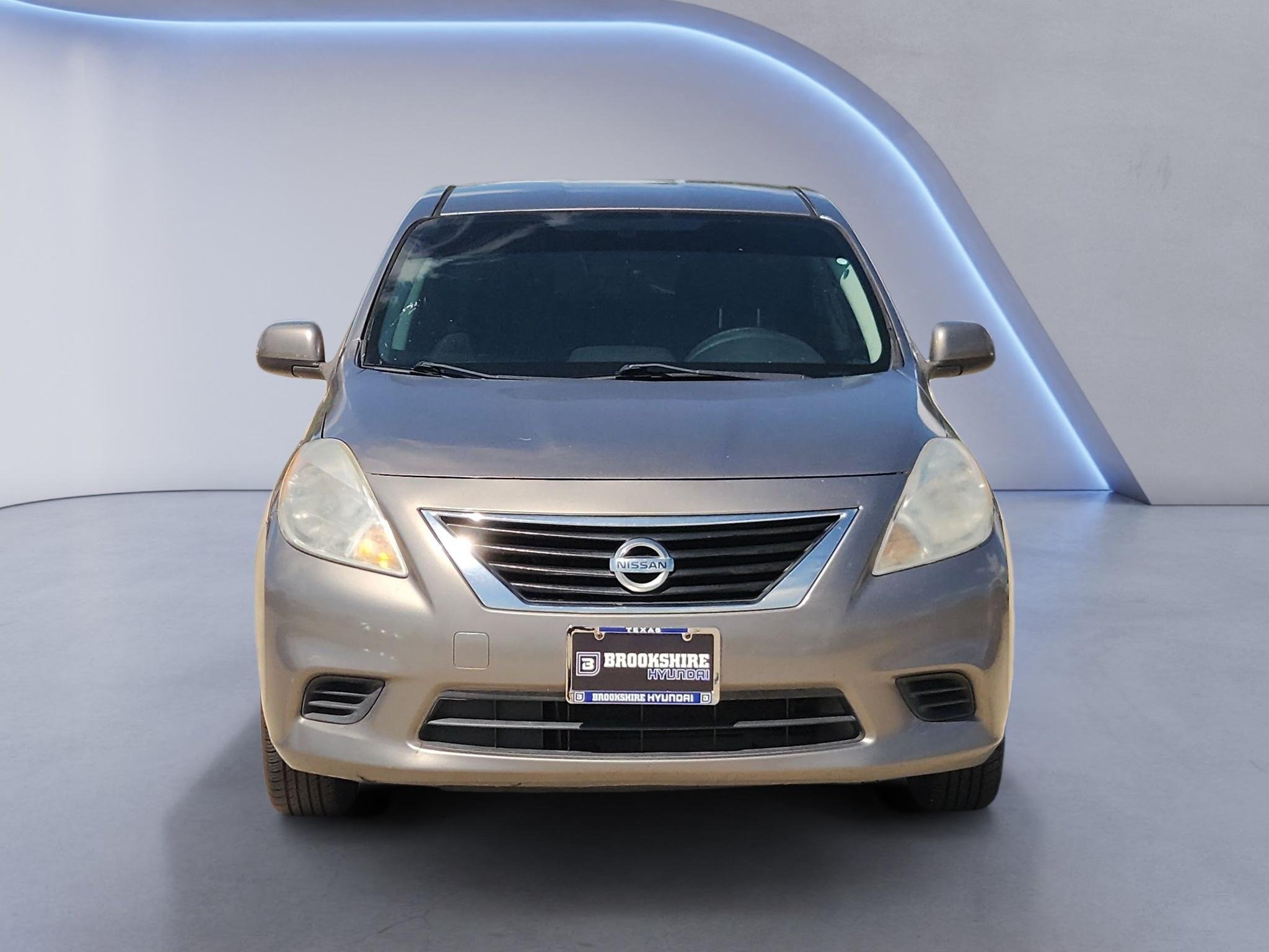 Used 2014 Titanium Nissan SV image 2