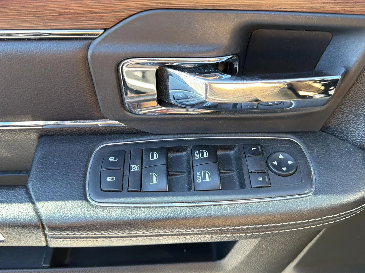 Used 2018  RAM Laramie image 14