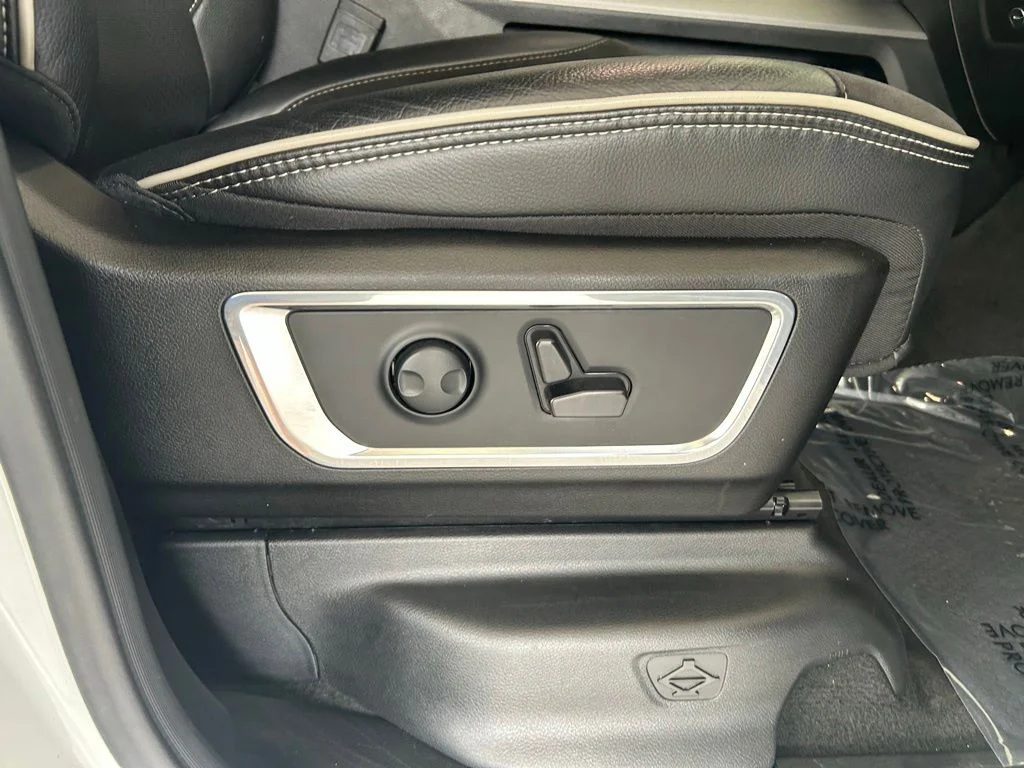 Used 2024 White Ram Laramie image 29