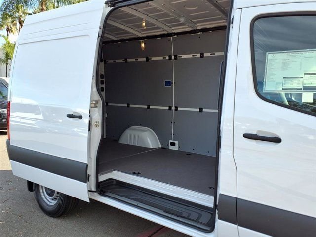 New 2026 Arctic White Mercedes-Benz Cargo 144 WB image 24