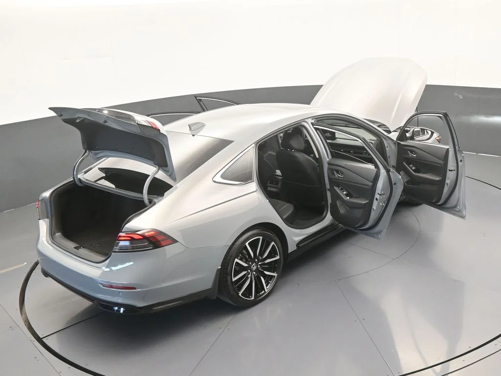 Used 2024 Solar Silver Metallic Honda Touring image 65
