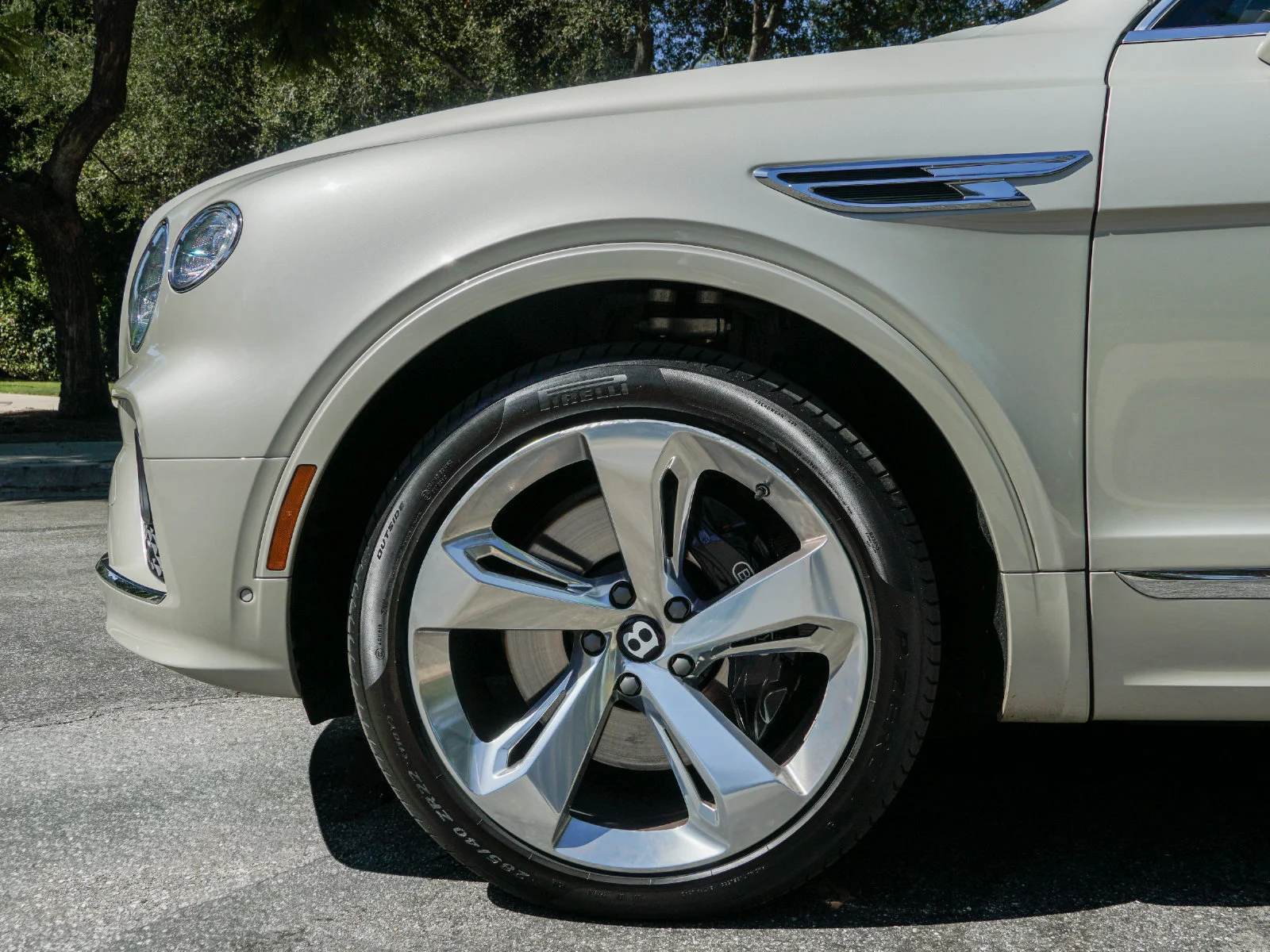 Certified Used 2023 White Sand by Mulliner Bentley  image 7