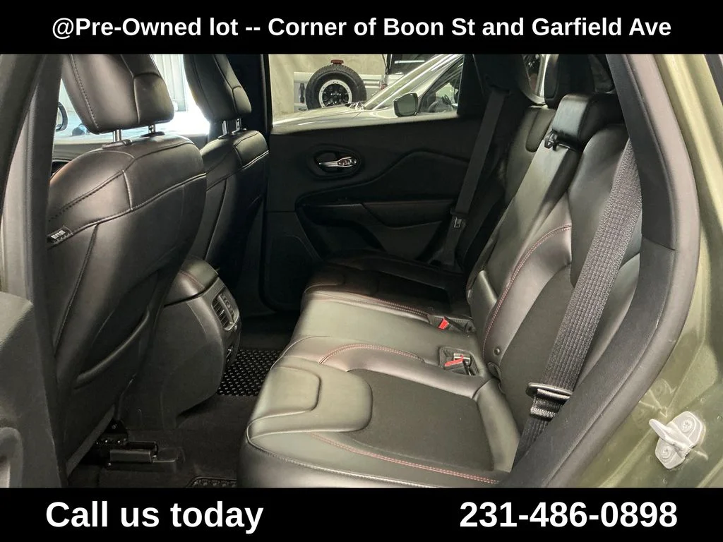 Used 2019 Green Jeep Trailhawk image 26