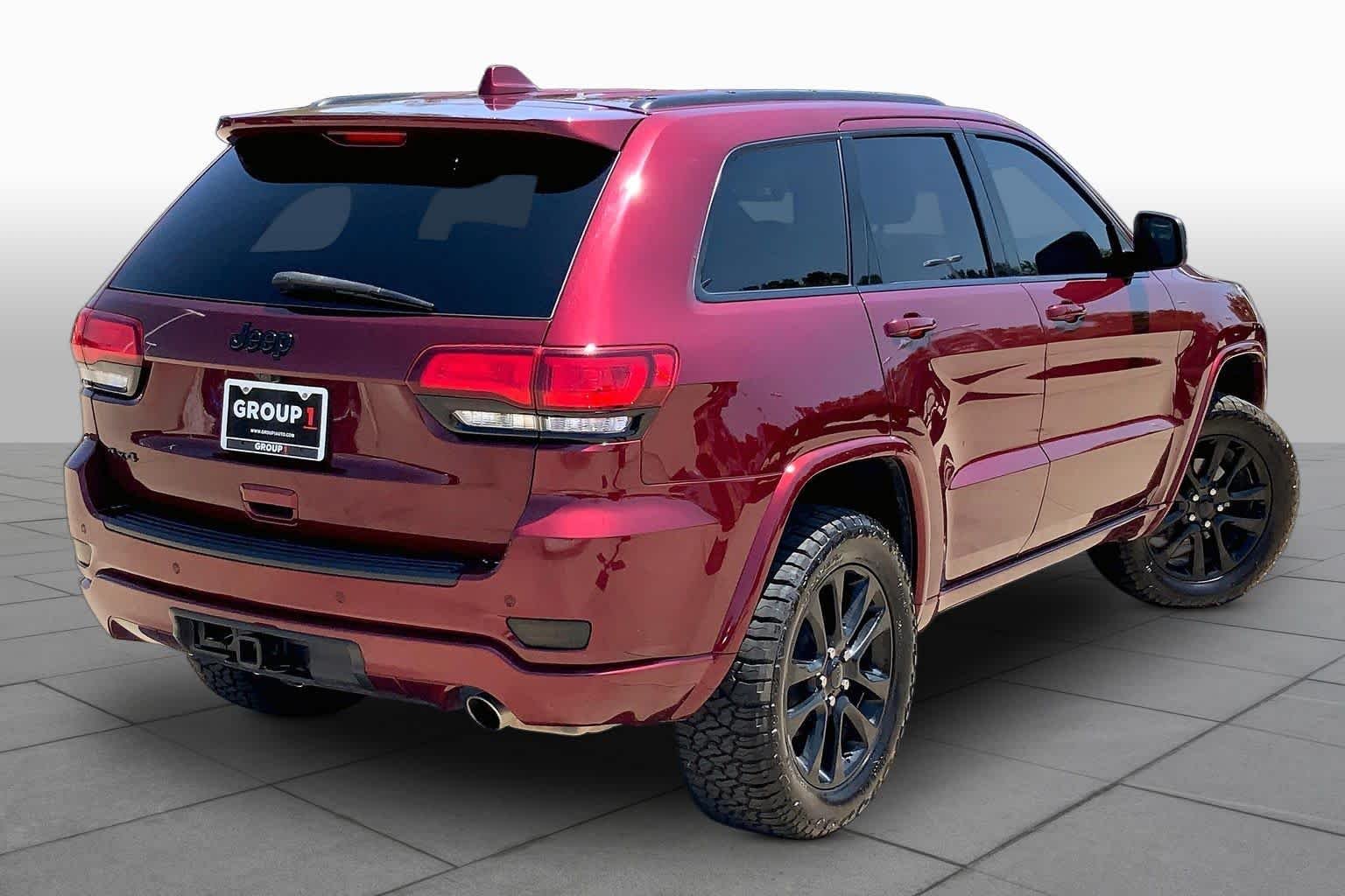 Used 2020 Velvet Red Pearlcoat Jeep Altitude image 12
