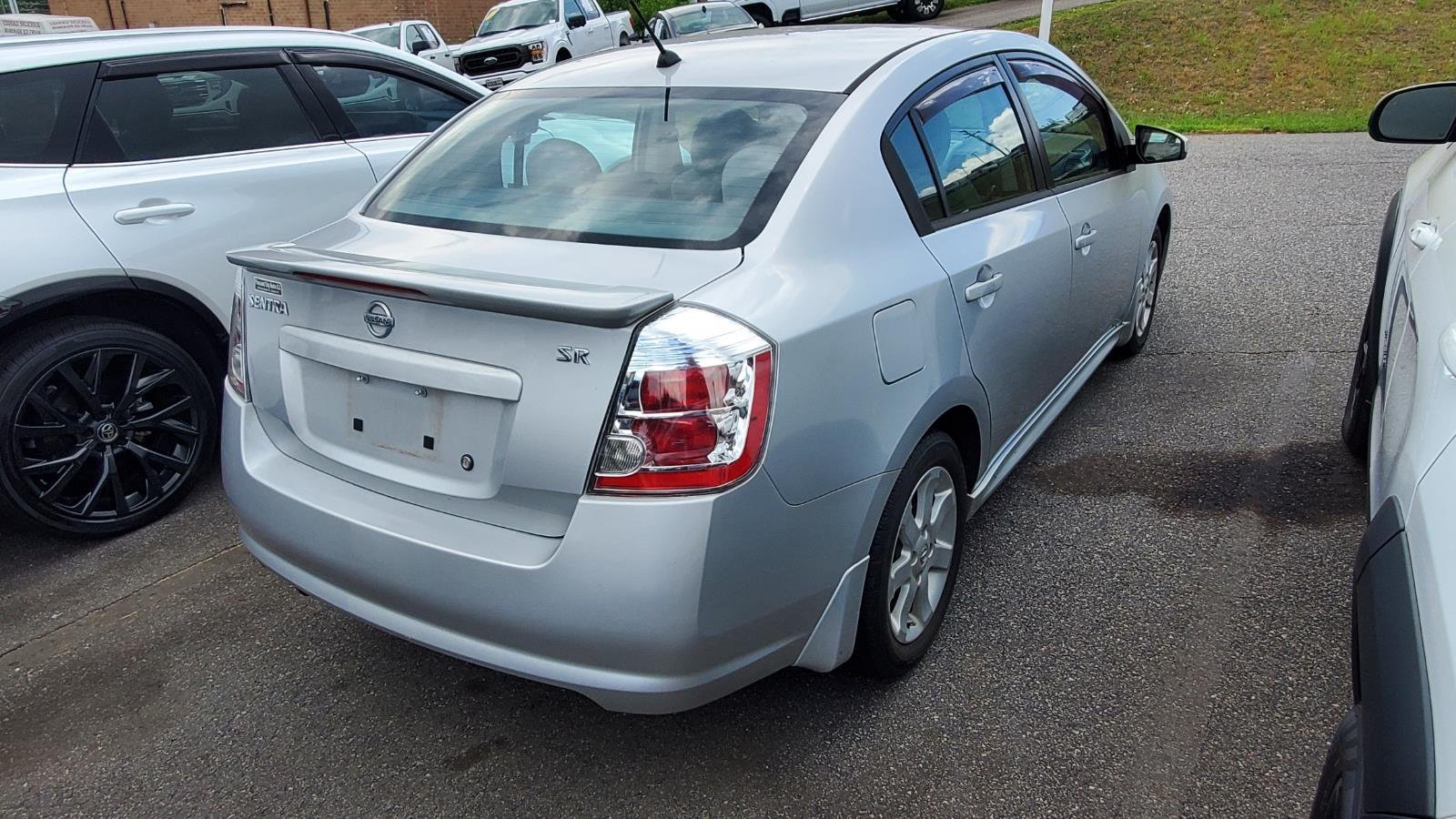 Used 2010 Brilliant Silver Nissan 2.0 SR image 9