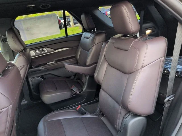 New 2026 Gray Ford Platinum image 14