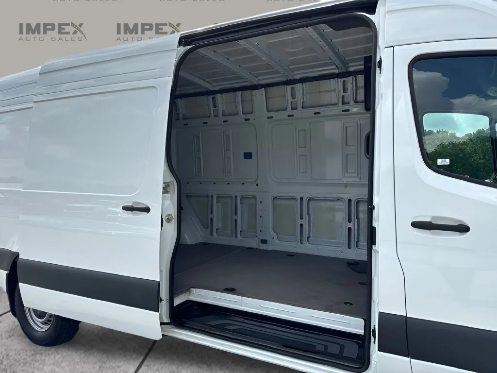 Used 2025 White Mercedes-Benz Cargo 170 WB image 22