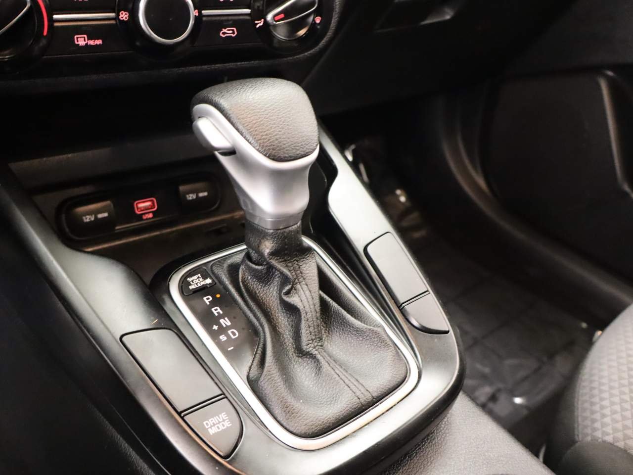 2021 Kia Soul LX - Photo 9