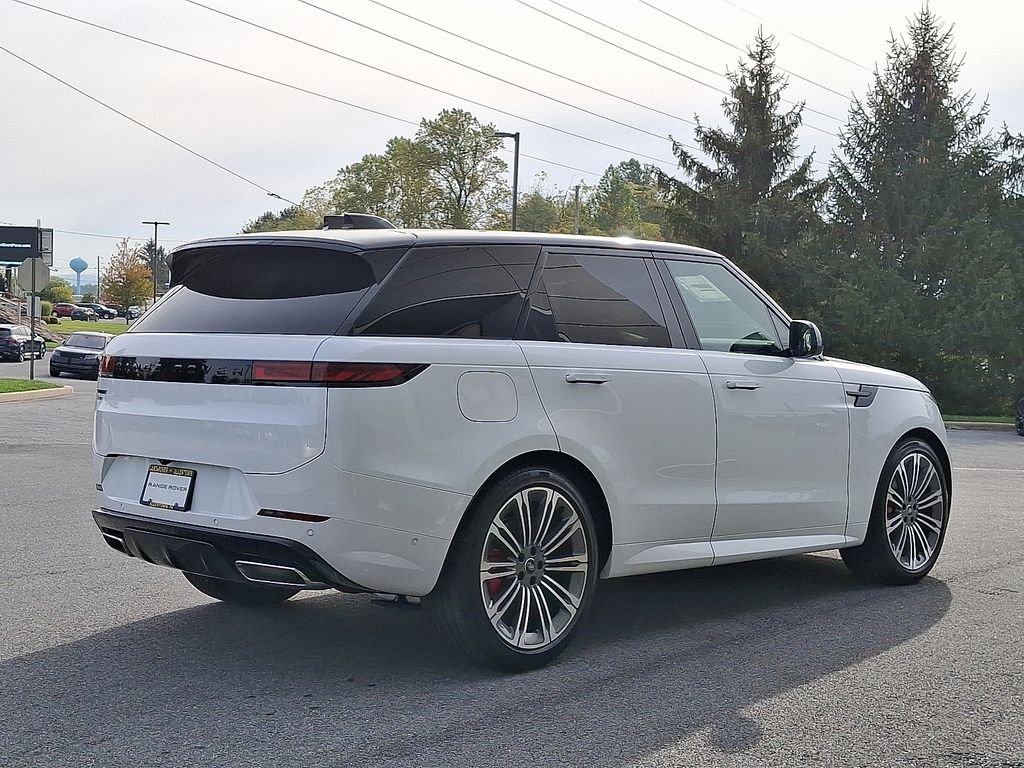 Certified Used 2025 Ostuni Pearl White Premium Metallic Land Rover Dynamic SE image 3