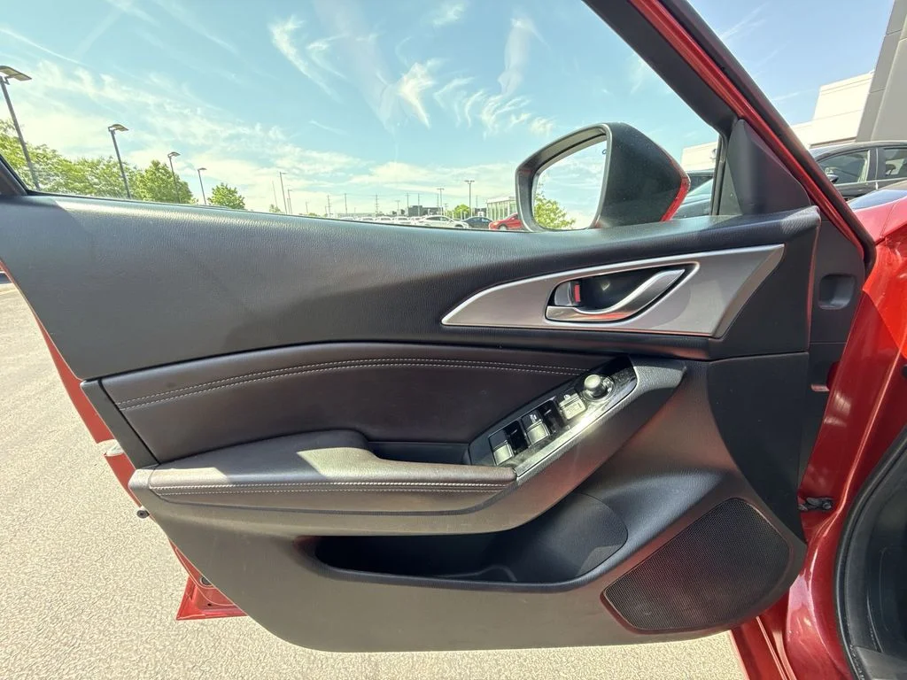 Used 2018 Red Mazda Touring image 13