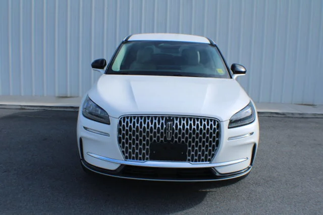 Used 2024 White Lincoln Premiere image 14