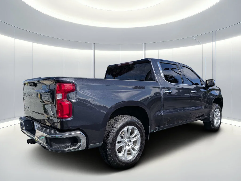 Used 2022 Gray Chevrolet LTZ image 4