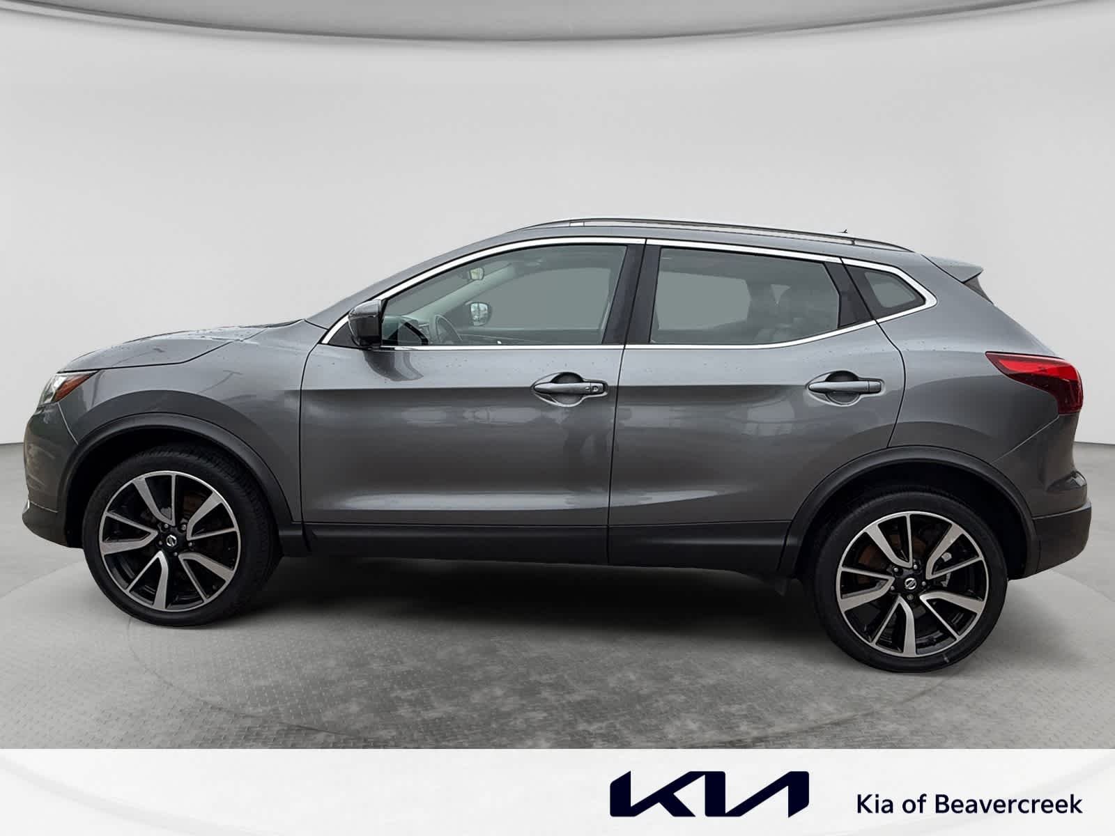 Used 2017 Gun Metallic Nissan SL image 8