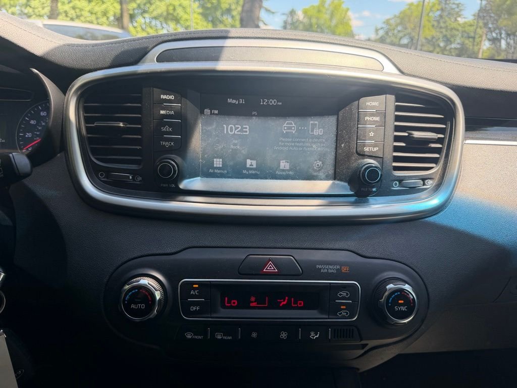 Used 2019 Titanium Silver Kia LX image 21